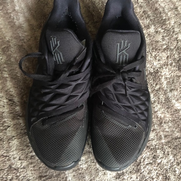 kyrie low black